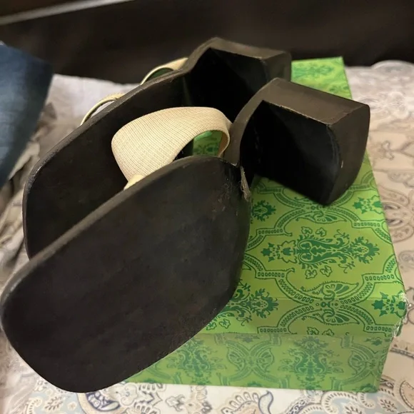 Gucci Black and Cream Sandals - Picture 4 of 6